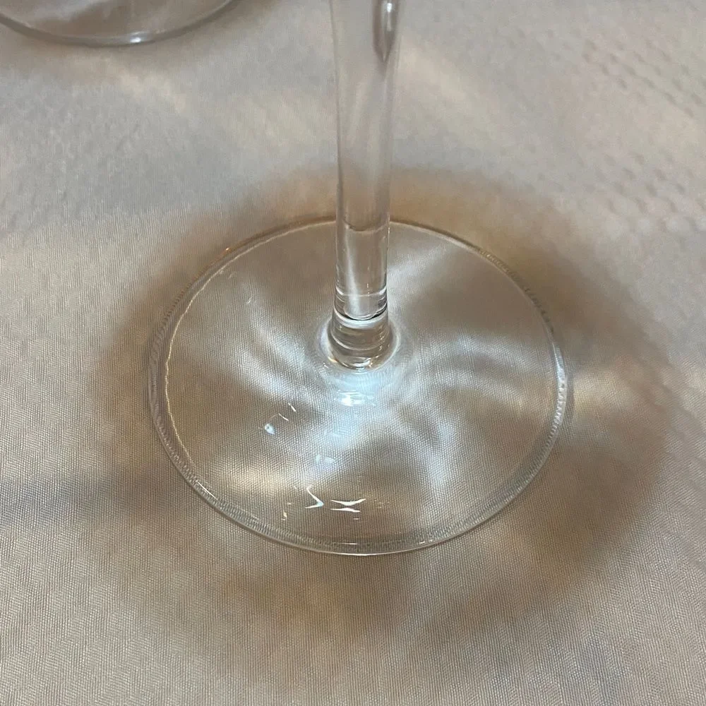 Pier 1 Elegant Swirl Clear Wine Glass Set (4)